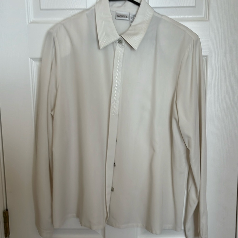 Women’s KORET long sleeve cream colored blouse size14 like new 75% rayon/25%